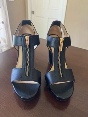 New Michael Kors Berkley T-Strap Sandal Platform Heel